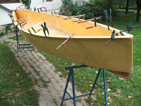 A koszorúléc felragasztása
